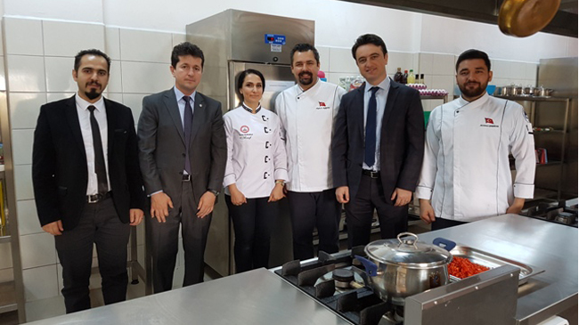 “Hayallerini gerçekleştirmek, mutfakta güzel yerlere gelmek, gastronomi alanında kendini geliştirmek isteyen öğrencilerimizi PMYO’na davet ediyoruz”