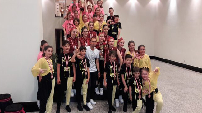 Lüleburgaz’a 12 Kupa İle döndüler