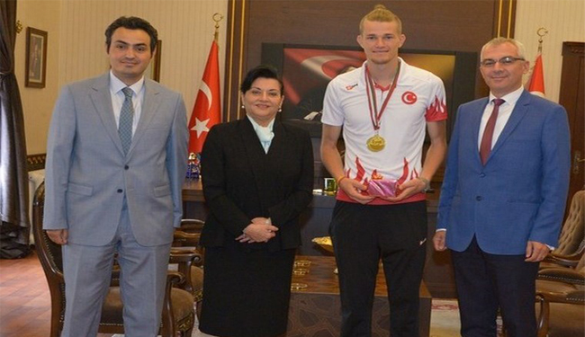 Milli Sporcudan Altın Madalya