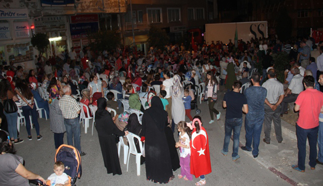 Pınarhisar Cumhuriyet Meydanında Demokrasi Nöbeti Sürüyor