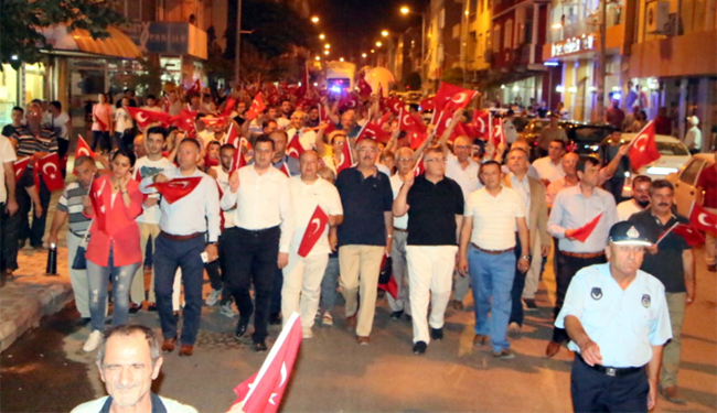 Pınarhisar Cumhuriyet ve Demokrasi İçin Yürüdü