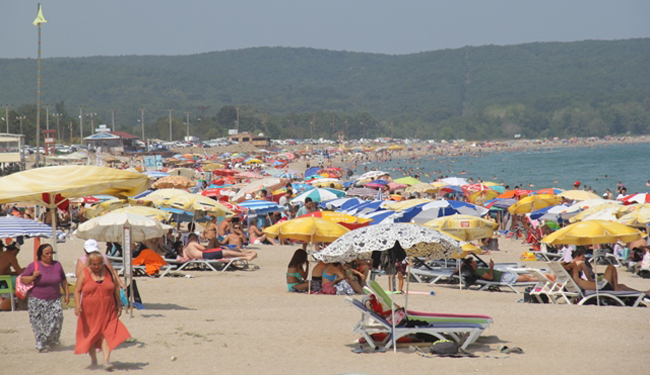 İğneada Plajı Yerli Turistlerin Akınına Uğradı