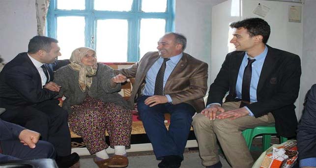 Kaymakam ve Başkan Demirköy’deki yaşlıları unutmadı