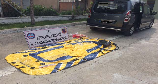 Şişme bot ile Meriç’i geçeceklerdi