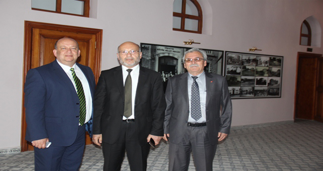 Şimşekoğlu Atatürk Kültür Merkezini gezdi