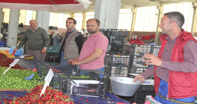Pazar fiyatları vatandaşın yüzünü güldürdü