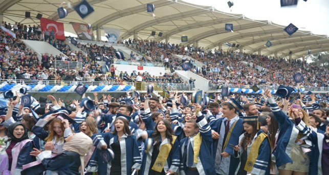 Mezun Olan 3 bin 458 Öğrenciye Törenle Diplomaları Verildi