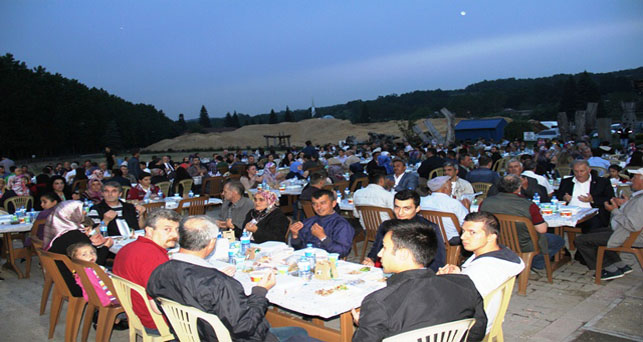 Demirköylü işadamından bin kişilik iftar
