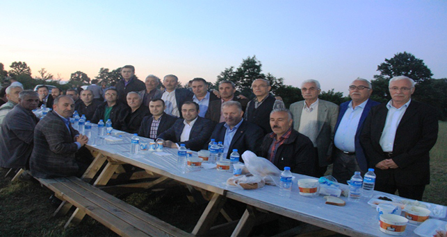 Demirköylüler mahalle iftarında buluştular
