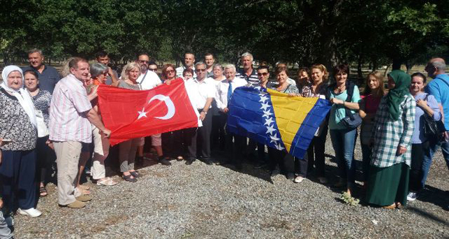 Yıllar sonra kaldıkları kampı ziyaret ettiler