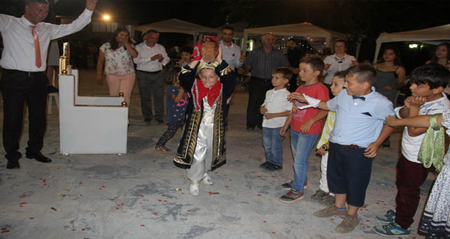 Dikmen ailesi sünnet töreninde eski geleneği yaşattı