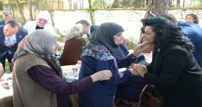 Vali Civelek Bayramlaşma töreninde gözyaşlarına hakim olmadı