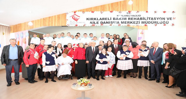 Vali Çiftçi, engelli bireylerle bir araya geldi