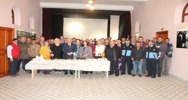 “Altın Karınca” ödülünü personeli ile kutladı