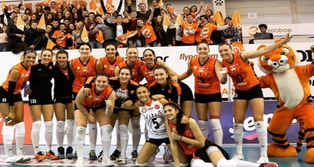 Öğrenciler voleybol maçına gitti