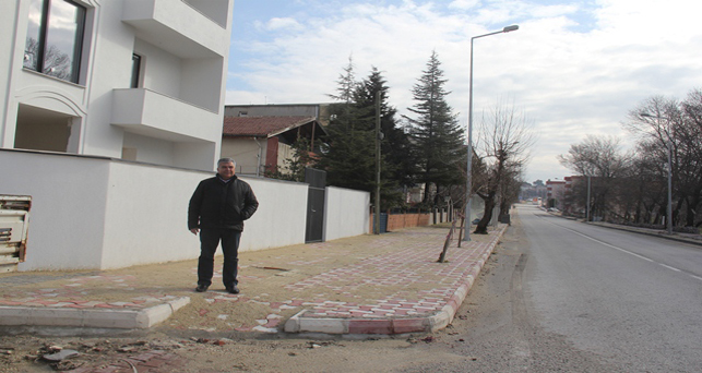 Kaldırımlar yeniden elden geçirildi