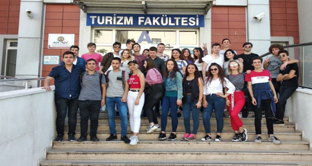Lise öğrencileri üniversite havası teneffüs etti