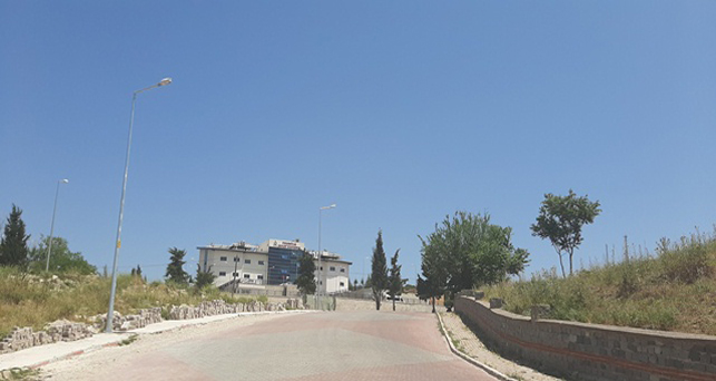 Hastane yolu ışıklandırıldı