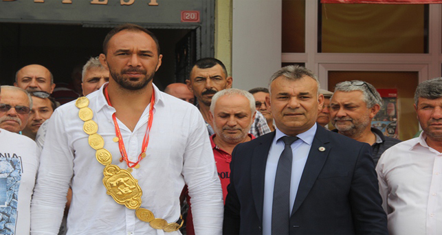 Başpehlivan ayağının tozuyla Kavaklı’daydı