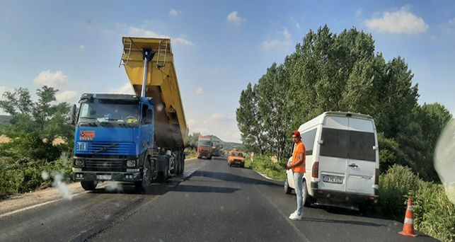 Poyralı ve Yeniceköy arasına sıcak asfalt