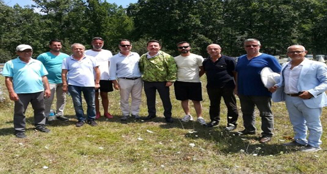 Kaymakam Ekinci arıcı maskesi giyerek sahaya indi
