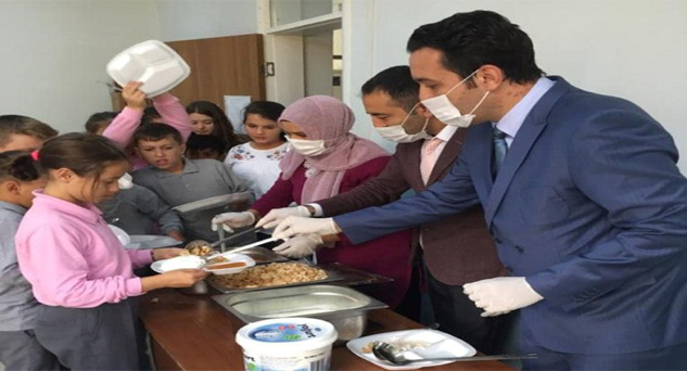 Pınarhisarlı öğrencilerle öğle yemeğinde buluştu