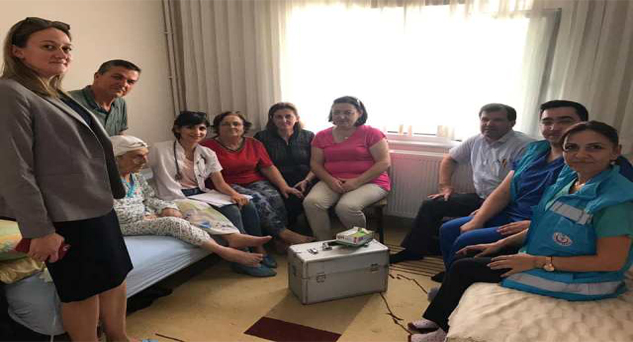 Pınarhisar’daki Evde Sağlık Hizmetleri hastalarına ziyaret
