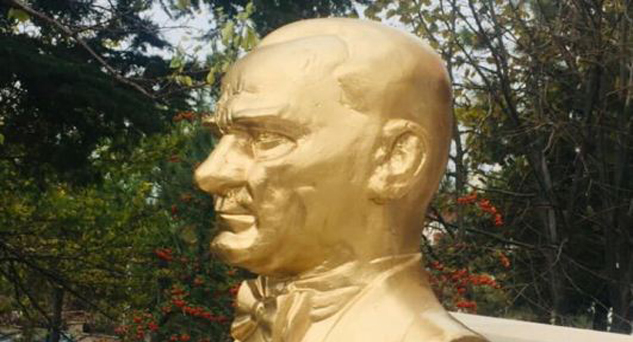 Atatürk Büstünün bakımı yapıldı