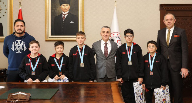 Vali Bilgin’den başarılı sporculara ödül