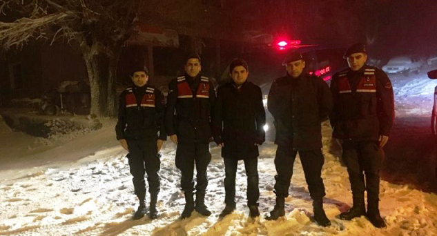 Kaymakam Divli’nin yoğun kar mesaisi