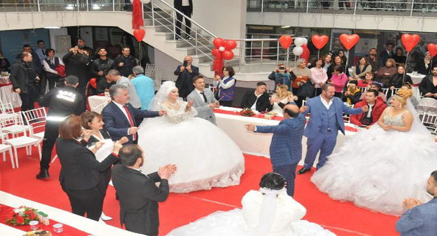 24 çift dünya evine girdi