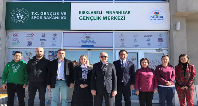 Pınarhisar Gençlik Merkezi’ni ziyaret ettiler
