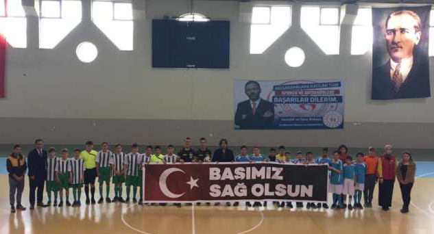Müsabaka öncesi İdlib Şehitleri anıldı