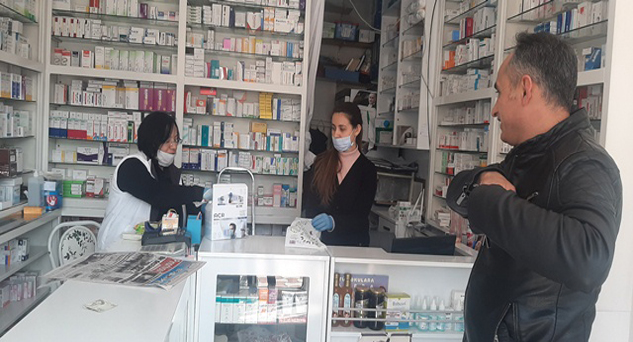 Pınarhisar’daki eczanelerde mesafeli alışveriş