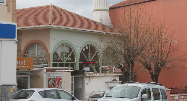 Evlerinde ellerini semaya açtılar