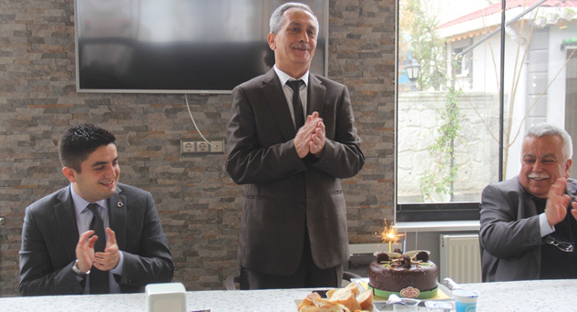 Müdür Çağlayan’a sürpriz doğum günü