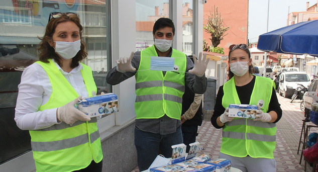 Pınarhisar’da maskesiz dolaşana maske