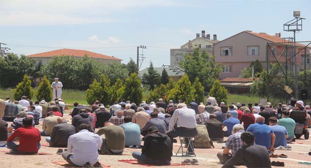 Cuma Namazı Festival Alanında kılındı