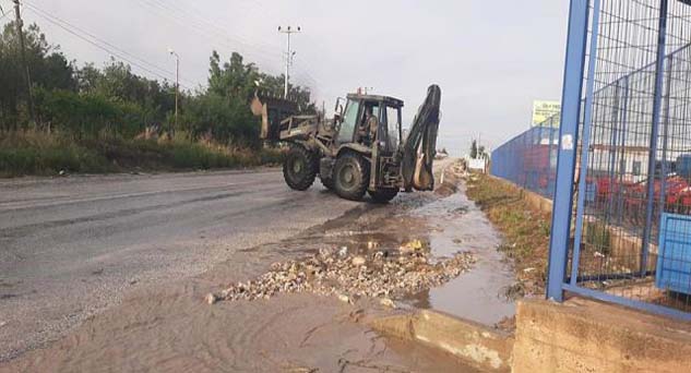 Temizleme çalışmalarına iş makinesi desteği