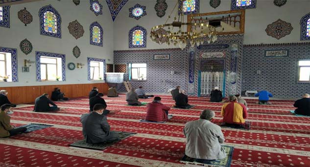 İlk Cuma namazı kılındı