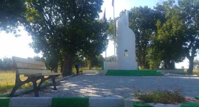Kaynarca Belediyesi’nden şehitliğe oturma bankları