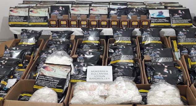Şüpheli kamyonetten kaçak malzeme çıktı