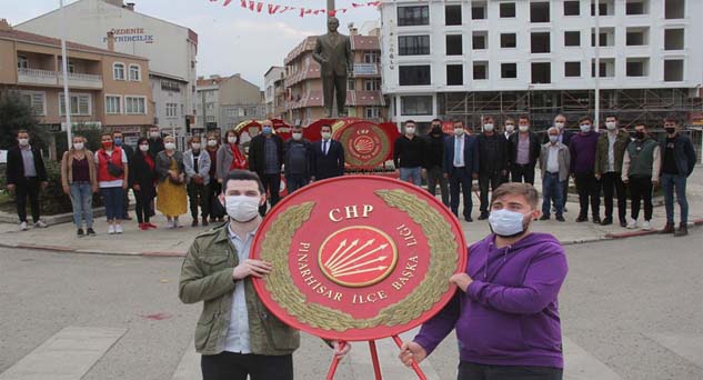 CHP Pınarhisar Atatürk Anıtına çelenk sundu