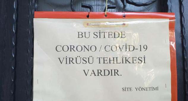 Binalara uyarı levhası asılıyor