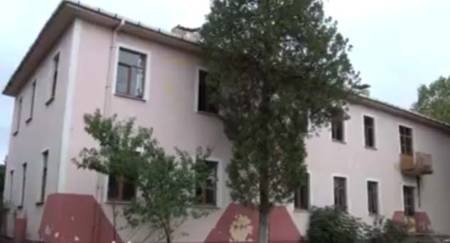 Okulun kalorifer peteklerine göz koydu