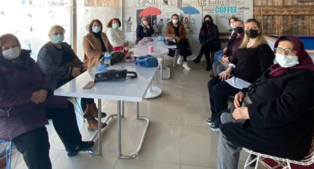 CHP’li kadınlardan esnaflara ziyaret