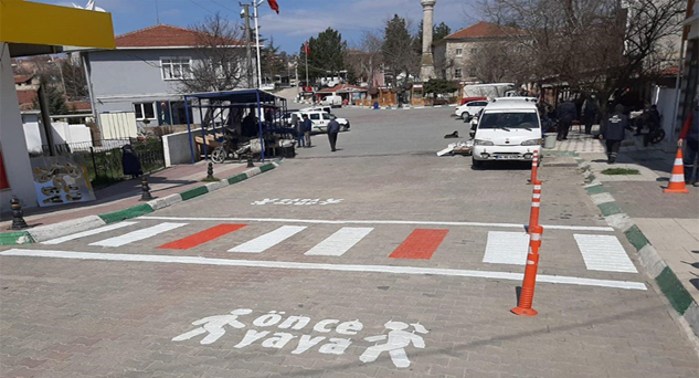 Kaynarca'da yaya geçidi çalışmaları devam ediyor