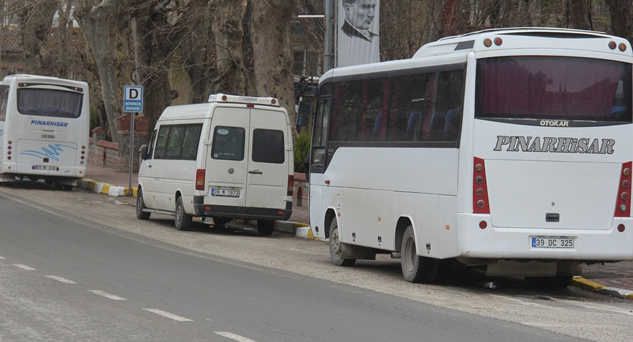 Minübüs durağında kısıtlama sessizliği