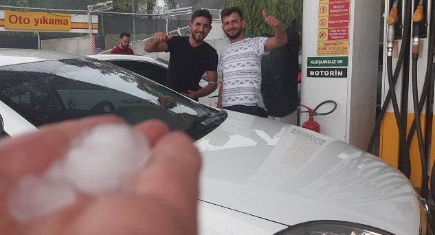 Akaryakıt istasyonuna sığındılar