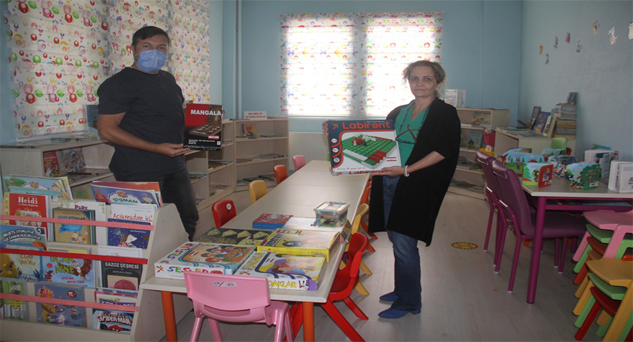 Haydi çocuklar kütüphaneye